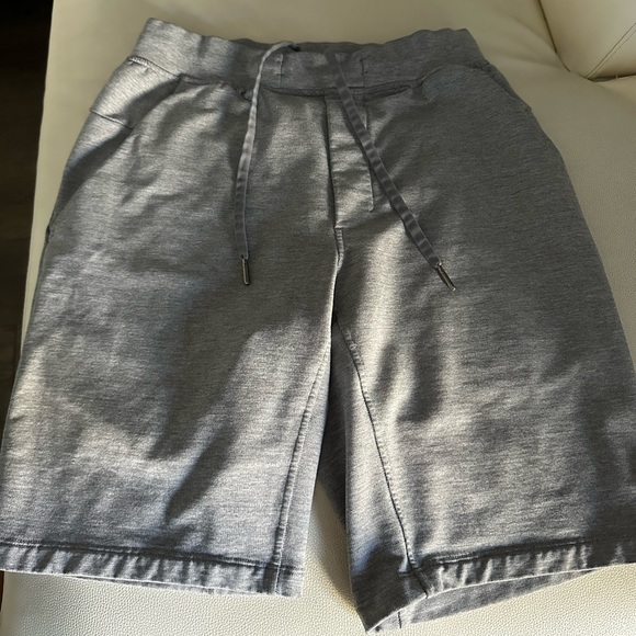 Men’s lululemon shorts - grey - small - Picture 3 of 3